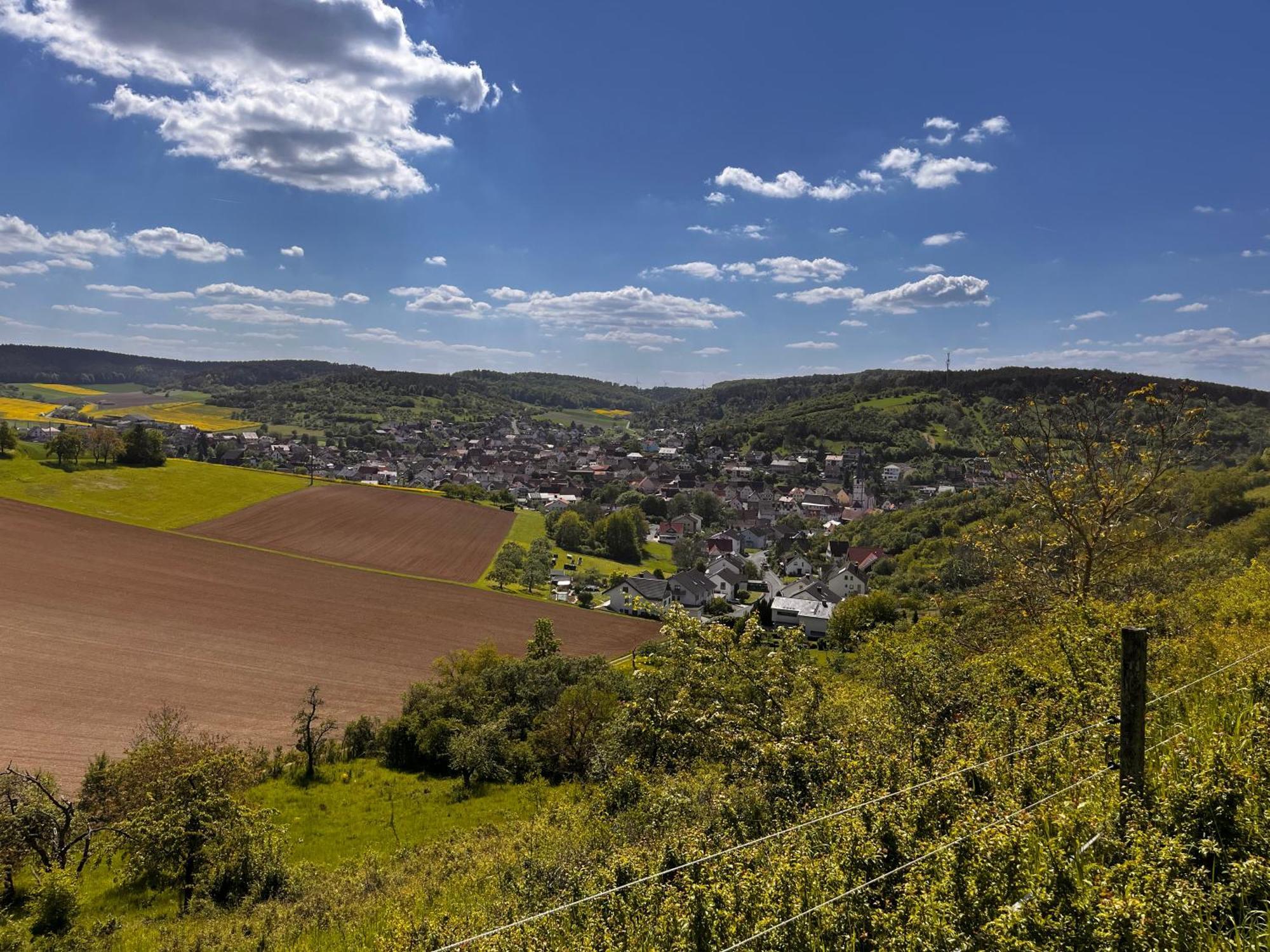 Ferienhaus Weinbergblick - Nahe Wuerzburg - 2 Schlafzimmer - Familienfreundlich - Terrasse Unterleinach ภายนอก รูปภาพ